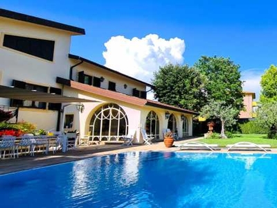 Villa Singola in Vendita ad Crespina Lorenzana - 680000 Euro