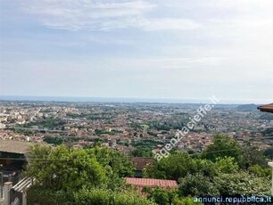 Appartamenti Massa cucina: Cucinotto,