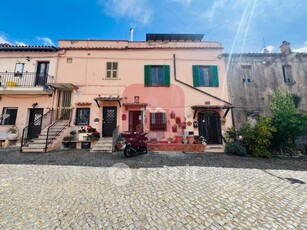 Appartamento in Vendita in Piazza del Castello Barberini a Roma