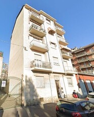 Appartamento in Vendita in Via Chambéry 104 a Torino