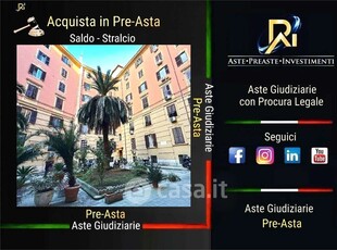 Appartamento in Vendita in Via Taranto 21 a Roma