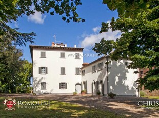 AREZZO: DIMORA STORICA IN VENDITA CON PARCO E PISCINA