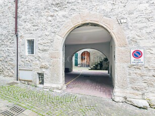 Casa a Lecco in Via Vincenzo Bellini 6, Chiuso