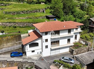 Casa indipendente con terrazzo a Pont-Canavese