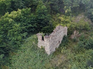 CASALE CON ANNESSO DA RISTRUTTURARE IN VENDITA, CHIUSI DELLA VERNA