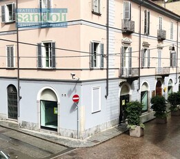 Locale commerciale in affitto, Vercelli centro