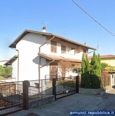 Porzione di edificio residenziale bifamigliare. L'unità