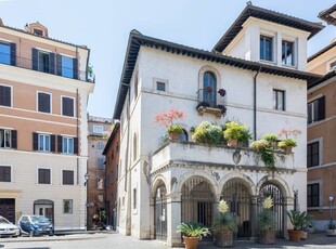 Prestigiosa Casa Indipendente di 572 mq in vendita Roma, Italia