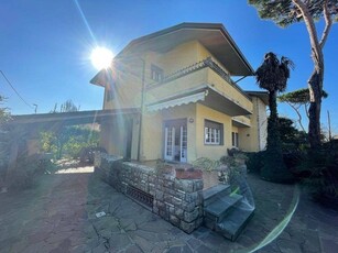 Prestigiosa villa di 120 mq in vendita Via Giacopo Leopardi, Pietrasanta, Toscana