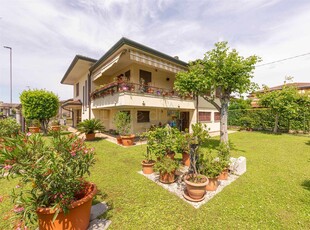 PRESTIGIOSA VILLA SINGOLA IN CENTRO A MONTEGROTTO TERME