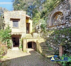 Rustico-Casale-Corte in Vendita ad San Giuliano Terme - 60000 Euro