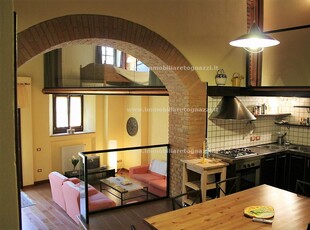 Splendido e raffinato appartamento ristrutturato in stile Loft nel Borgo Medievale di Certaldo Alto.