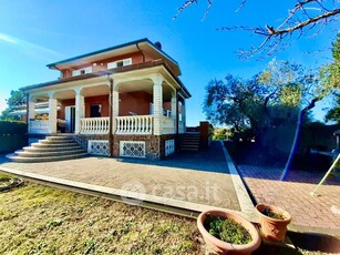 Villa in Vendita in Via Sostegno 8 a Roma