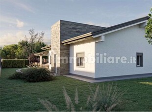 Villa nuova a Luisago - Villa ristrutturata Luisago