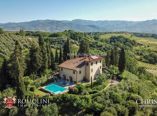 VILLA PADRONALE TOSCANA IN VENDITA NEI PRESSI DI FIRENZE