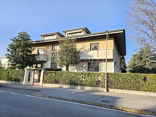 Villa Plurifamiliare a Agrate Brianza in Via Dante Alighieri