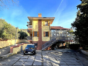 Villa singola in buone condizioni con garage