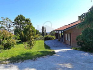 Villa singola in buone condizioni con garage