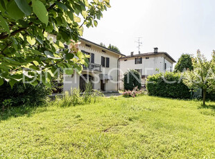 Villa singola in discrete condizioni con giardino privato di mq. 450 e con garage