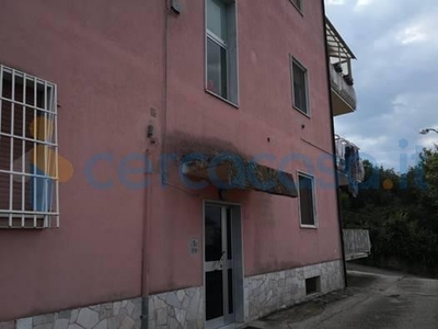 Appartamento Trilocale da ristrutturare, in vendita in Via Lo Pigno, San Nicola Manfredi