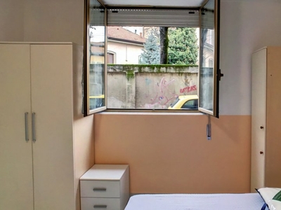 Posto letto in appartamento con 1 camera da letto nel Gallaratese, Milano
