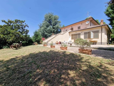 Villa in vendita a Viterbo Bagnaia