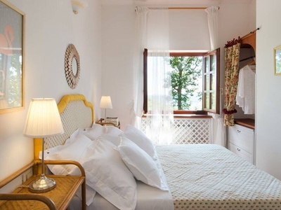 Panoramica Villa sul lago vicino Roma con la Romantica Suite Rosa per 2 persone