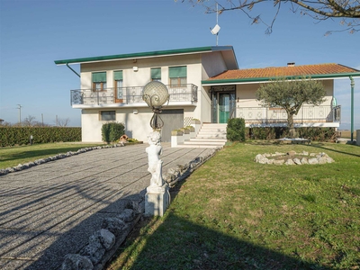 Eraclea - Splendida Villa singola con ampio giardino.
