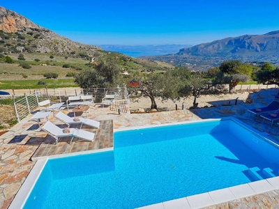 Moderna casa con piscina privata + vista sulla montagna