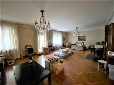 Appartamento in vendita a Parma Parma Centro