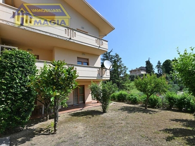 Casa indipendente con terrazzo a Castel di Lama