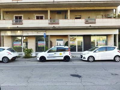 Locale commerciale in affitto a Montesilvano
