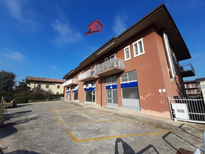 Locale commerciale in vendita a Stezzano