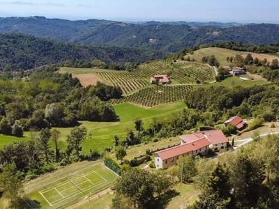 Casa Indipendente di 1100 mq in vendita Mombarcaro, Piemonte