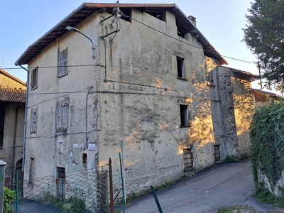 Rustico casale da ristrutturare in zona Porchera a Olgiate Molgora