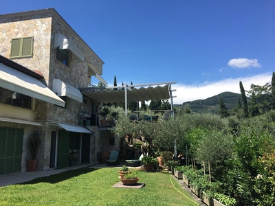 Rustico con giardino, Camaiore capezzano pianore