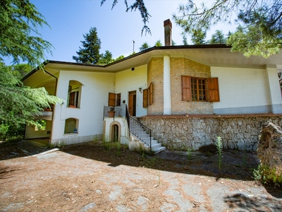 Villa con giardino in via per casalincontrada 100, Chieti