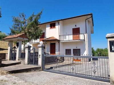 Villa in Contrada Iampenne a Montemarano