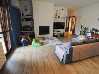 Appartamento in Via Adda 14, Pavia, 6 locali, 2 bagni, garage, 195 m²