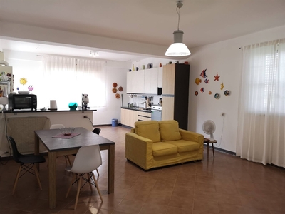 Appartamento in Via Santa Maria Di Gesu', Palermo, 5 locali, 2 bagni