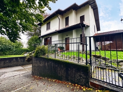 villa in vendita a Casciago