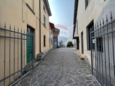 Casa indipendente in Località Genepreto, Alta Val Tidone, 10 locali