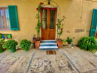 Casa indipendente in vendita Massa-carrara