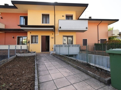Casa semi indipendente in Via Levi 5 in zona Alte Ceccato a Montecchio Maggiore