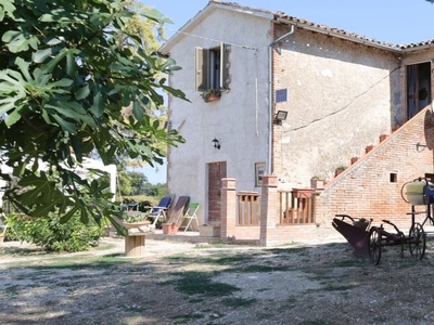 Rustico in Casella Montignano, Massa Martana (PG)