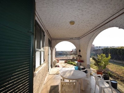 Villa a Cadeo, 10 locali, 4 bagni, giardino privato, 380 m², terrazzo