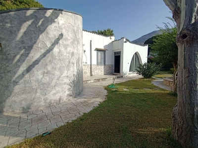 Villa a Carini, 5 locali, 3 bagni, giardino privato, arredato, 170 m²