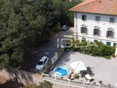 Villa in Via Sidney Sonnino, Pisa, 12 locali, 3 bagni, arredato