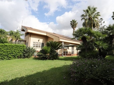 Villa in VIA L. DA VINCI 675, Palermo, 12 locali, 4 bagni, 550 m²