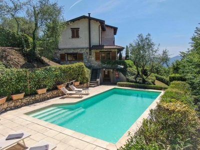 villa indipendente in vendita a Fivizzano